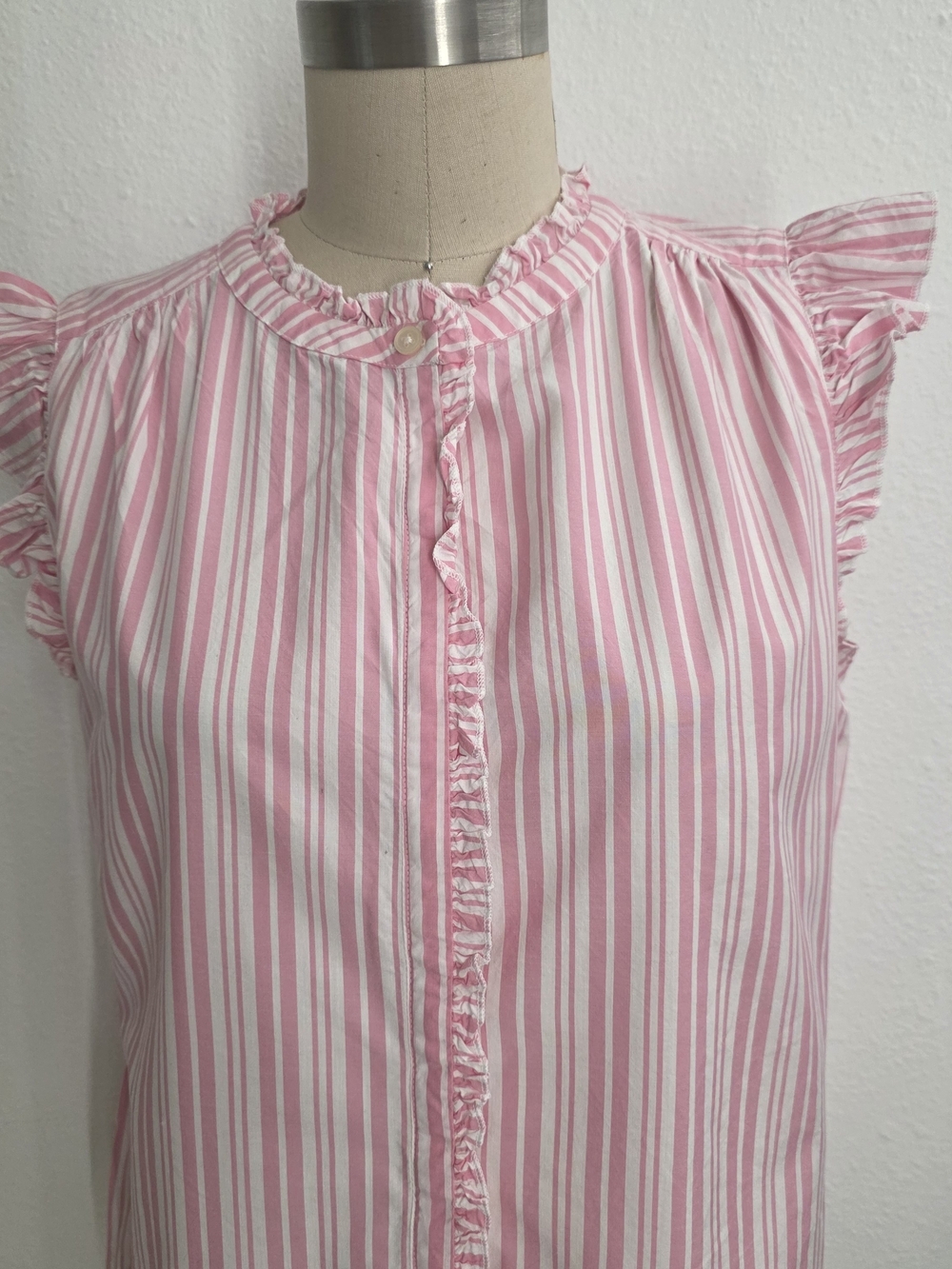 LOFT Pink & White Striped Ruffle Blouse | Sleeveless Feminine Top Size M - Picture 3 of 7